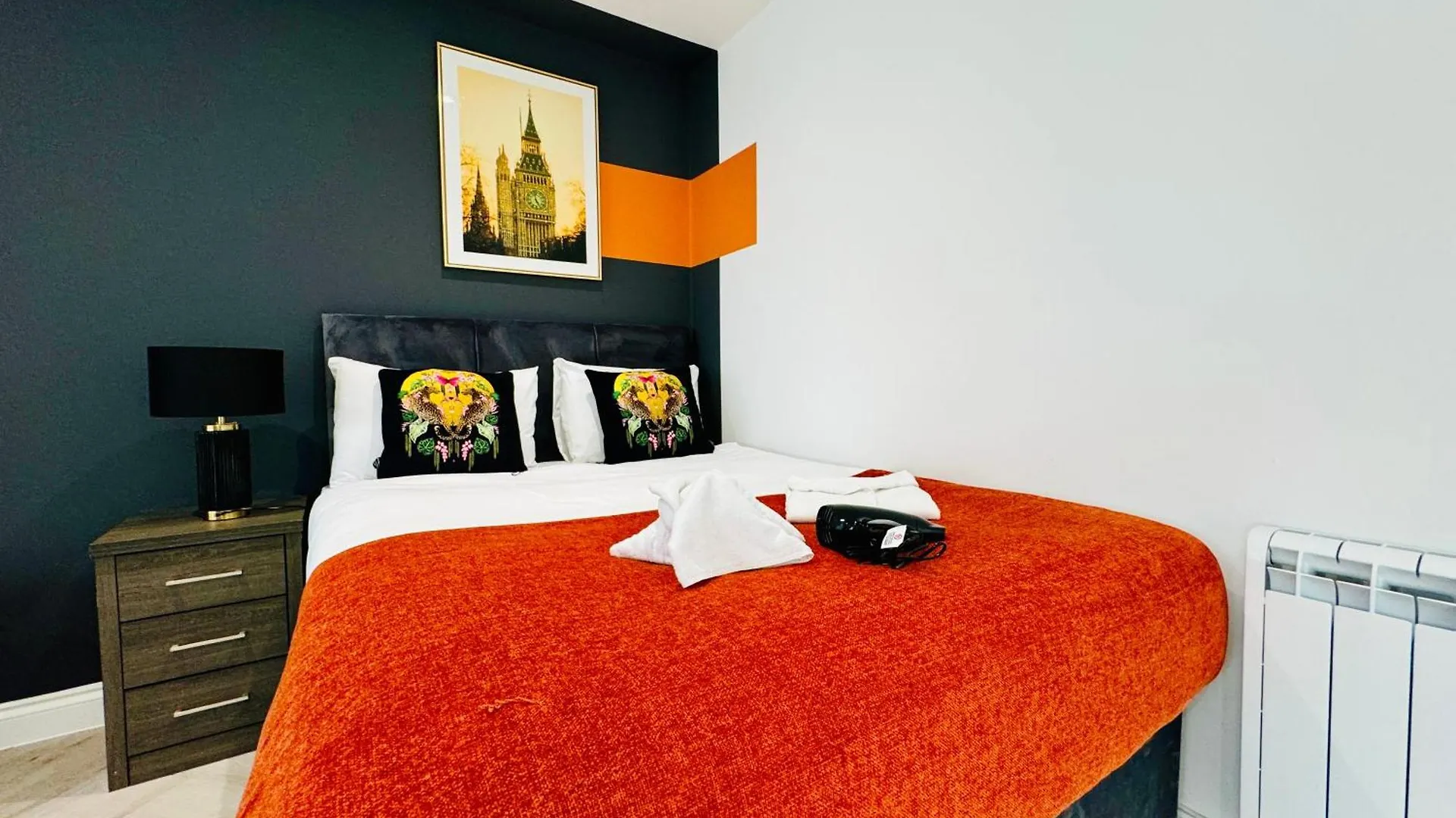 Central One Bedroom Flat Next To Brighton Beach I Sleep 5 Guests דירה
