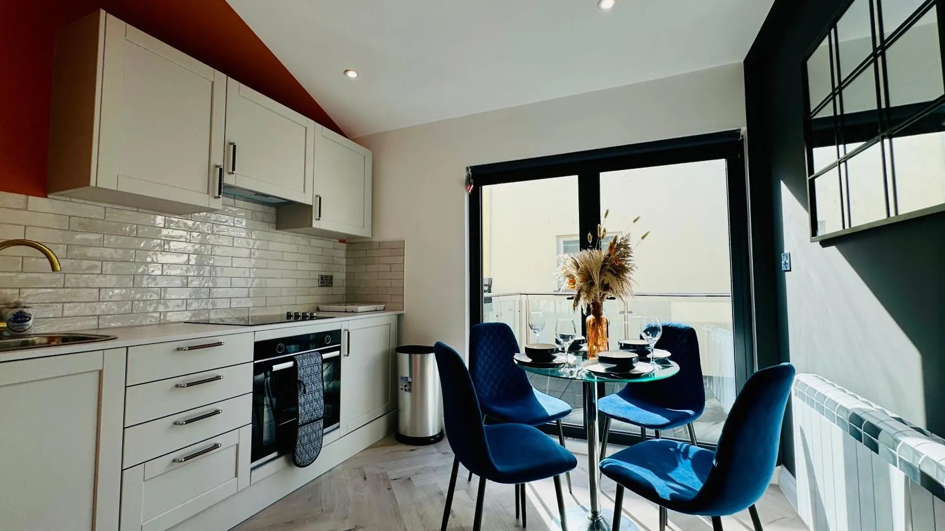 Central One Bedroom Flat Next To Brighton Beach I Sleep 5 Guests